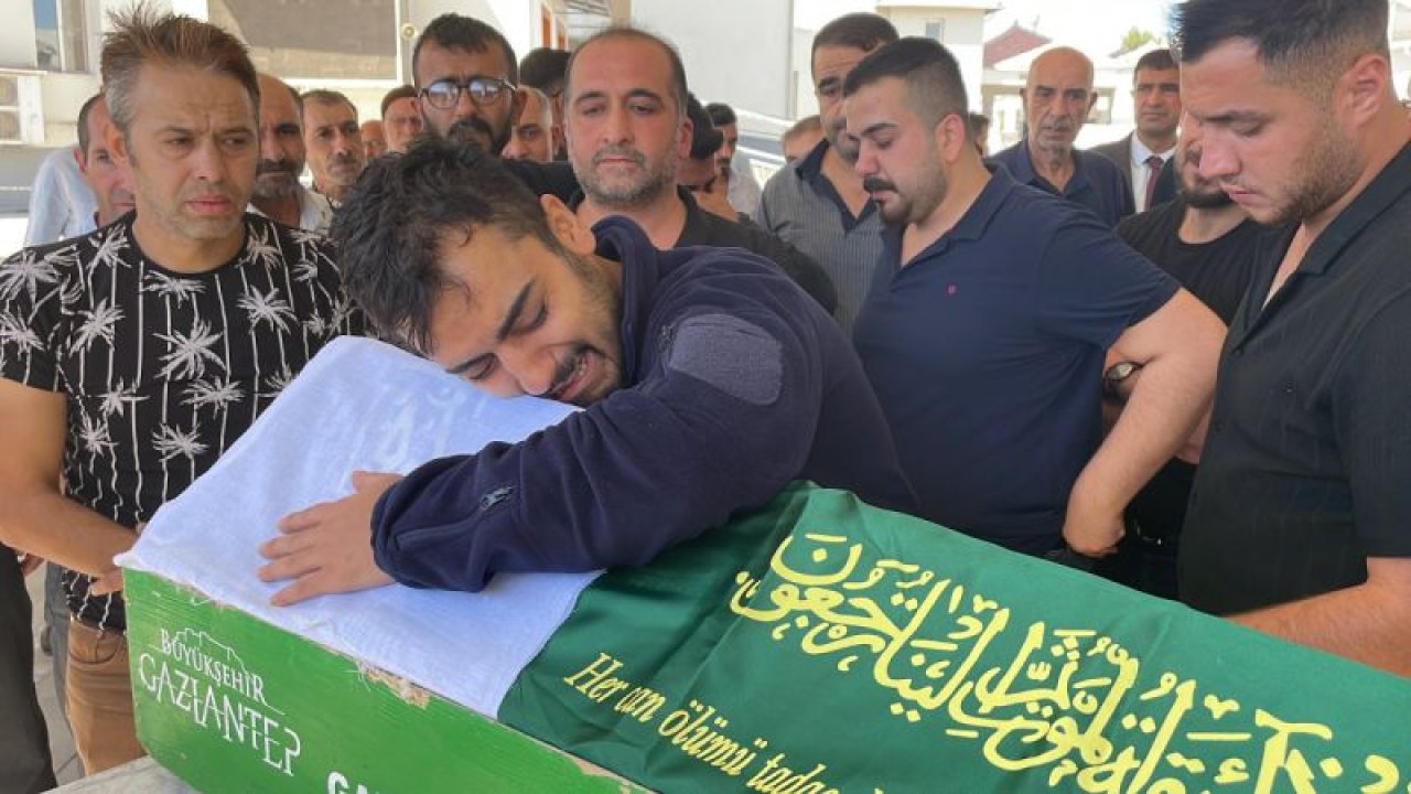 Müge Anlı Gaziantepte Yaşanan Vahşeti Gözler Önüne Sermişti...Gaziantep'te canice öldürülen minik Lina toprağa verildi. Cenazede kızının tabutuna üşümesin diye tabutunu hırkasıyla sardı