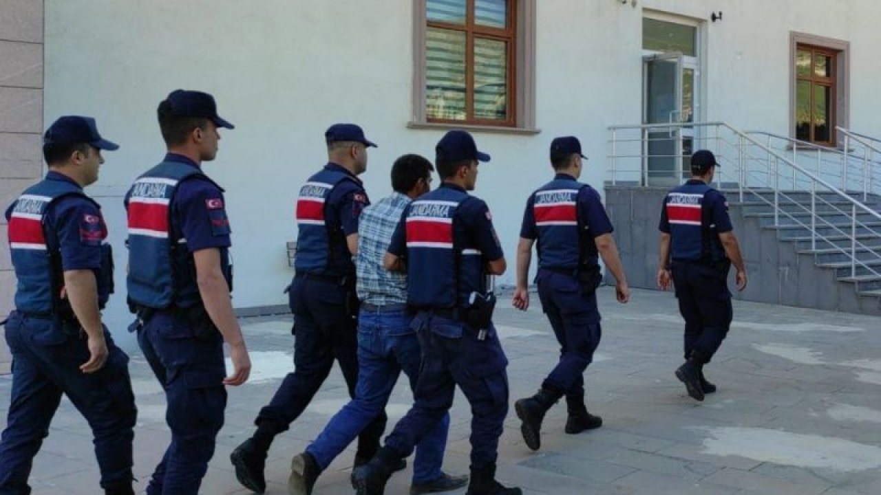 Gaziantep'te Yeğen Dehşeti... Gaziantep'te Muhtar Azası Mustafa Yılmazer'in Evine Düzenlenen Silahlı Saldırıda  Anne ve Oğlu Yaşamını Yitirmişti! Silahlı Saldırıyı Düzenleyen Ahmet Yılmazer Yakalandı