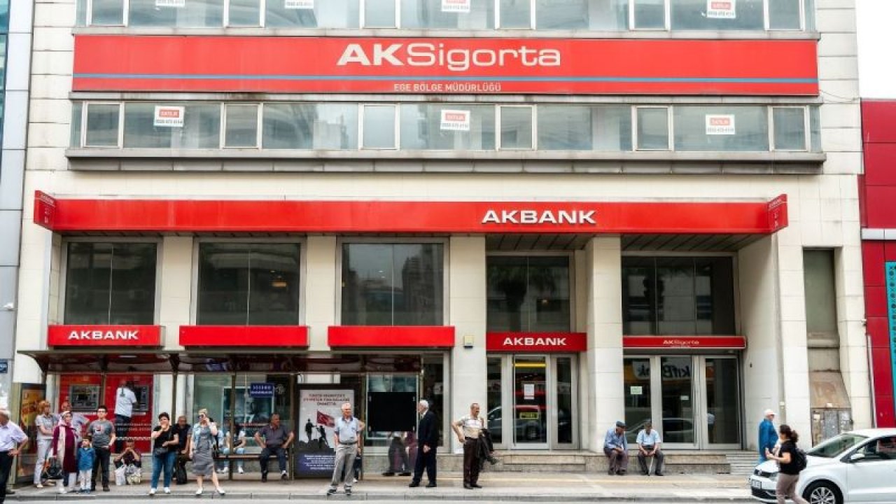 AKBANK NEDEN DEVAMLI ÇÖKÜYOR? Akbank Sosyal Medyada Gündem! Akbank'tan 'teknik arıza' açıklaması...
