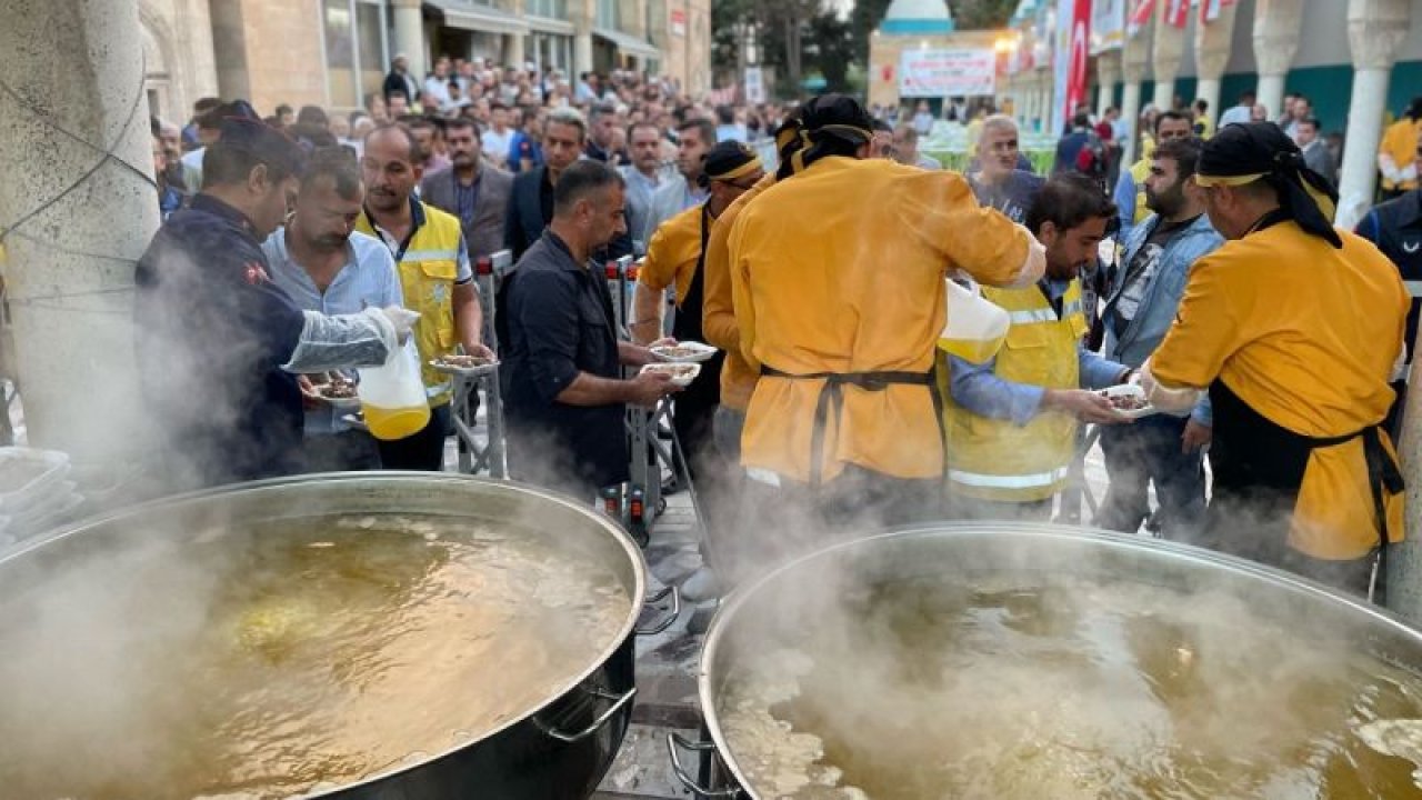 Şanlıurfa'da şafak vakti 10 bin kişiye tirit ikramı