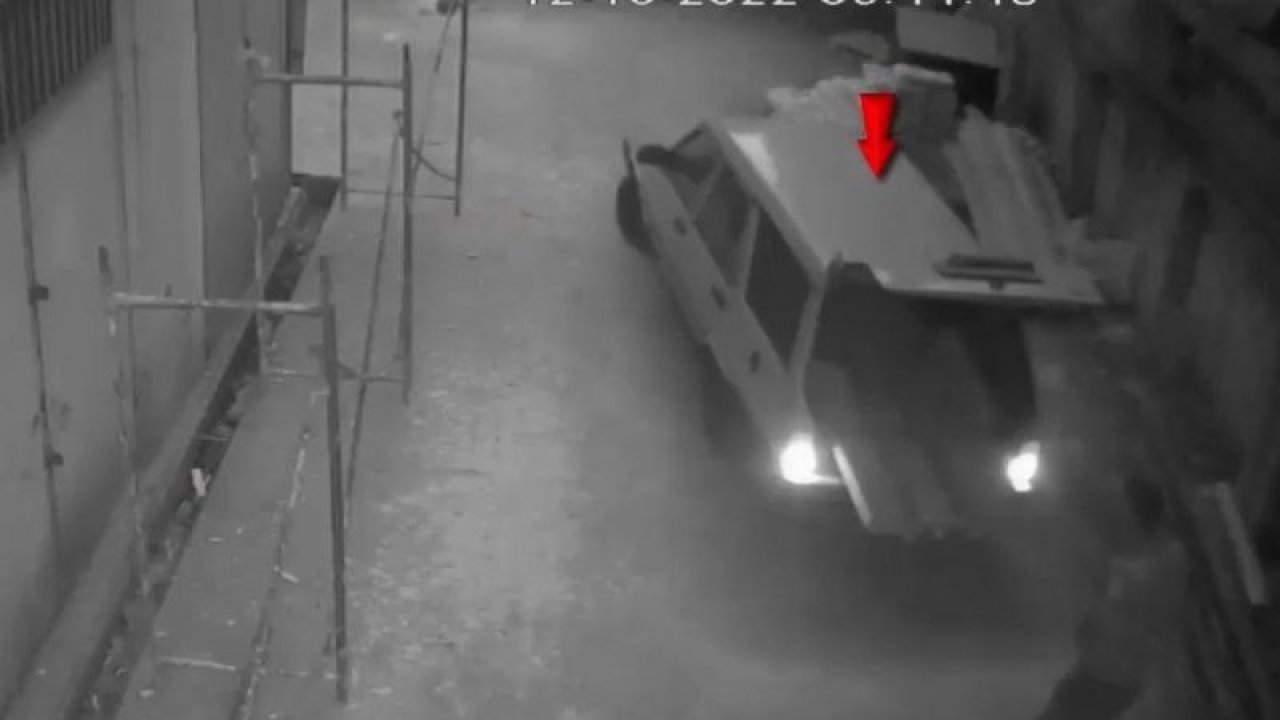 Gaziantep'te şüpheliler gece saatlerinde otomobille geldikleri iş yerlerinde hırsızlık yaptılar! O anlar saniye saniye kameralara yansıdı