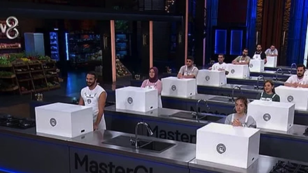 MasterChef'te Somer Sivrioğlu'ndan Fatma Nur'a Ağır Sözler... Fatma Nur: "Tabağı geçmediğinden bile ağlayan benim. Bu ağır oldu biraz"...   MasterChef Fatma Nur kimdir, kaç yaşında, nereli?