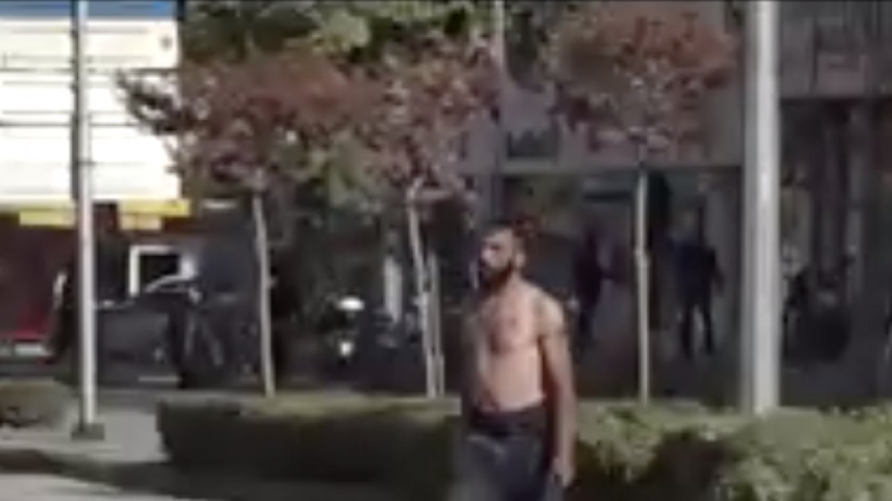 Gaziantep tramvay yolu üzerinde çıplak vatandaş paniği yaşandı...İşte O ANLAR