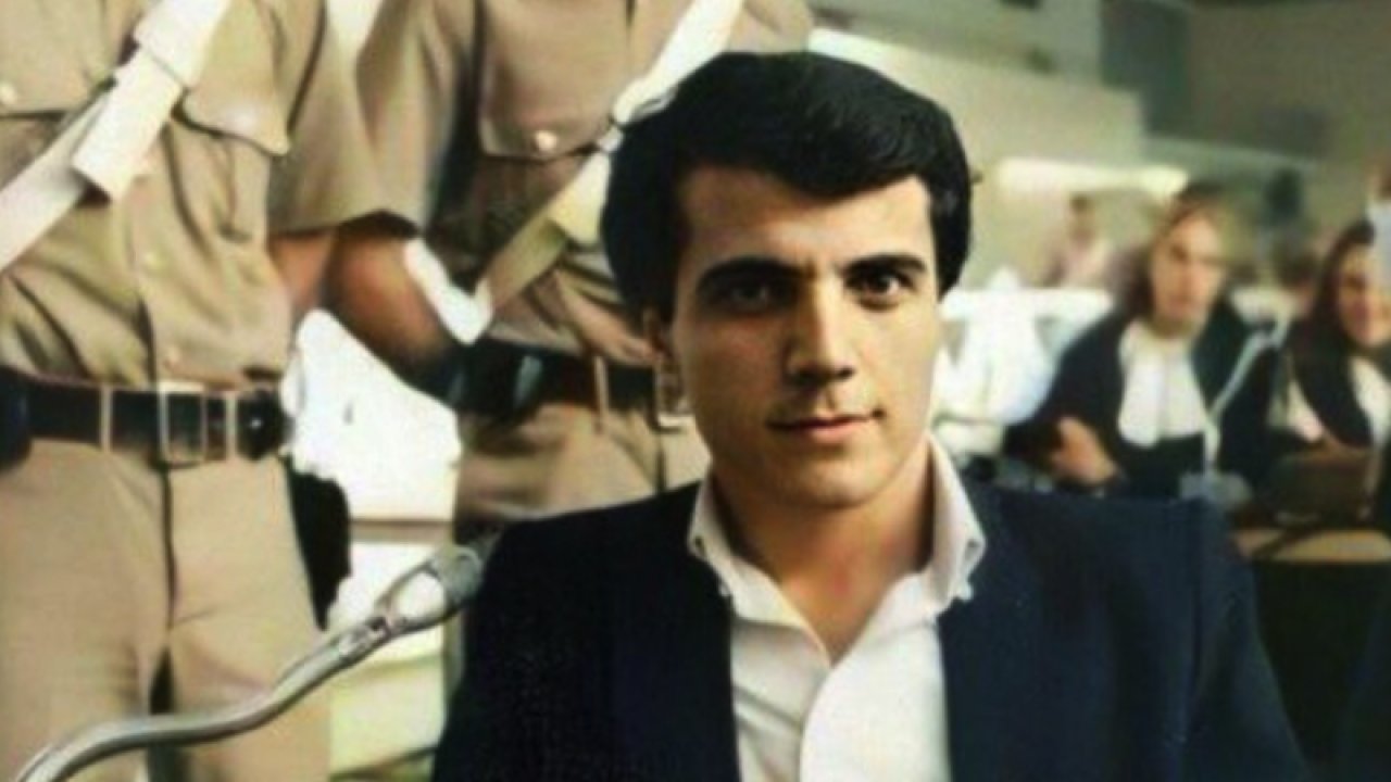 Abdullah Çatlı ölüm yıldönümünde sosyal medyayı salladı! Evde arkada beliren kişinin Çatlı olup olmadığı hala bilinmiyor. İşte O Görüntüler