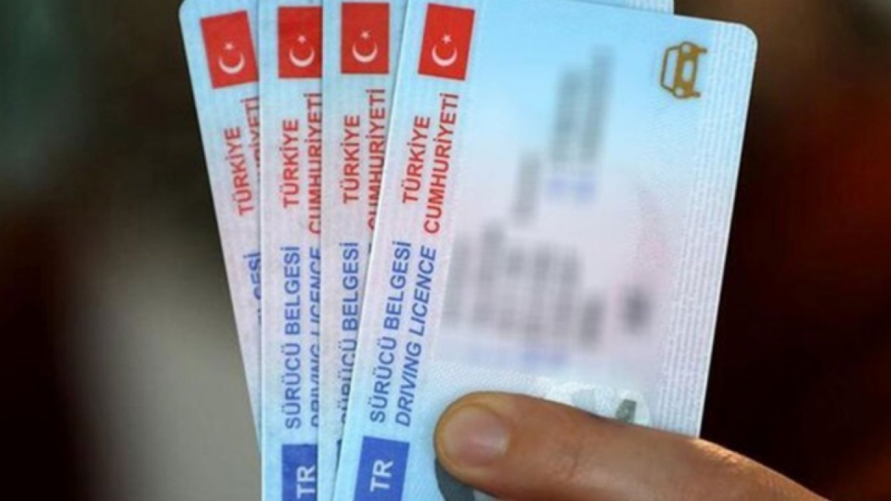 Ehliyet ve kimlik yenilemek acele edin... Yeni ücretler açıklandı: 2 ay sonra büyük zam kapıda... Yeni kimlik kartları ise kredi kartı olarak kullanılabilecek.