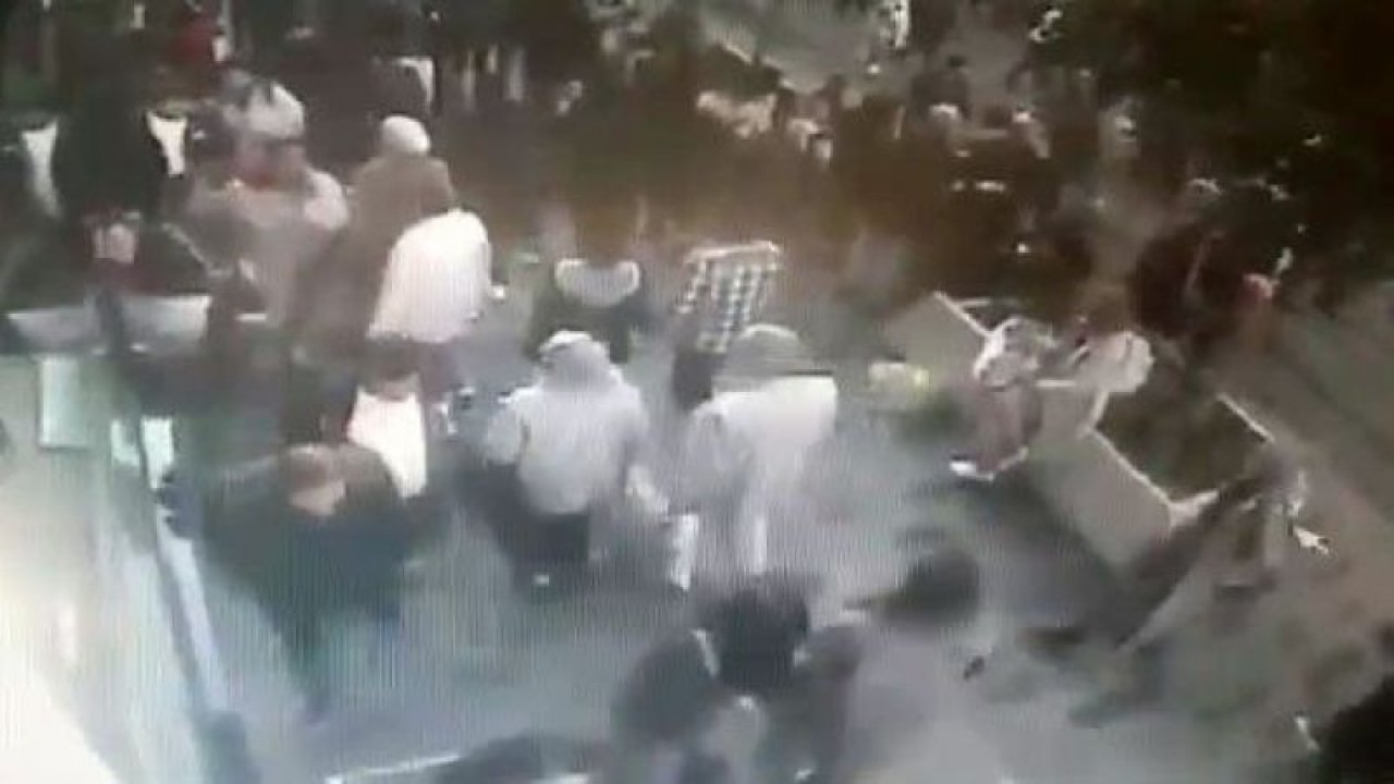 SON DAKIKA: İstanbul Taksimde patlama... Ölü ve yaralı sayısı açıklandı....Vali Yerlikaya: " 4 kişi yaşamını yitirdi, 38 kişi yaralandı"... Video Haber
