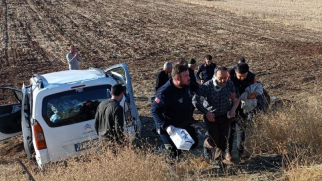 Hafif ticari araç şarampole yuvarlandı: 5 yaralı