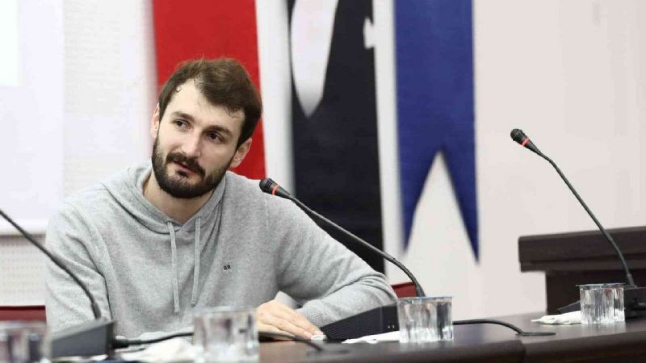 Ünlü Basketbolcu Birkan Batuk Gaziantep Üniversitesi  öğrencileriyle buluştu