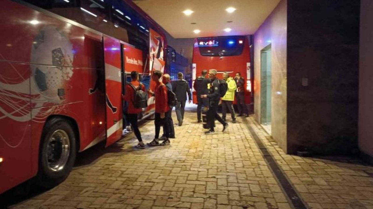 A Milli Takım'da Şok Gelişme O İsim Kadroda YOK! A Milli Takım Gaziantep Kalyon Stadı'na Çekya'yla oynayacağı maç için  yola çıktı...