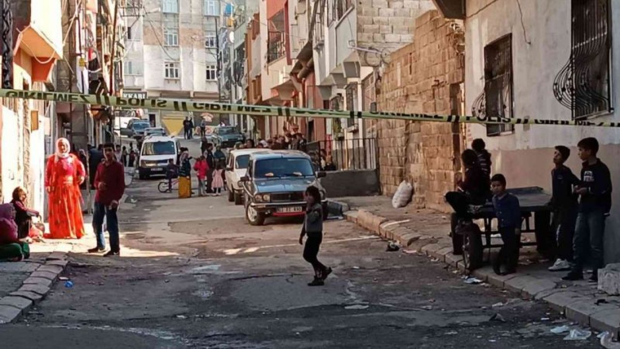 FLAŞ... FLAŞ... FLAŞ... Gaziantep’te komşuların silahlı kavgasında 5, 9, ve 10 yaşlarındaki  3 çocuk yaralandı... Yaralı çocuklardan Sıraç Çeliktop’un hayati tehlikesi bulunuyor