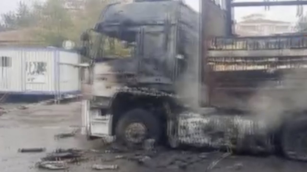 Flaş Haber...Gaziantep'in Karkamış ilçesine roketli saldırı! Saldırıda ilk bilgilere göre 6 kişi yaralanırken, bir öğretmen ve 1 öğrencinin durumunun ağır olduğu öğrenildi