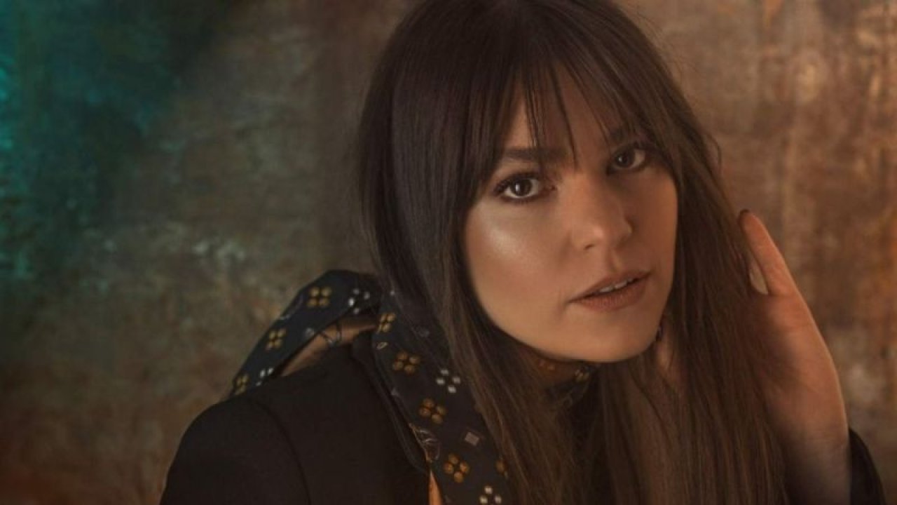 Aslı Enver'in Hamile Olduğu Ortaya Çıktı!  Aslı Enver geçtiğimiz hafta Berkin Gökbudak’la sessiz sedasız evlenmişti!  Taze Gelin Enver İddialara Ne Yanıt Verdi?