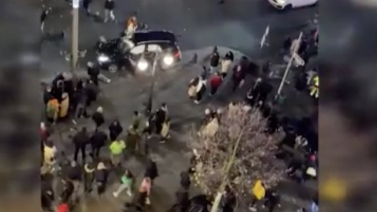 Almanya’da Noel pazarına araç daldı: 2’si ağır 6 yaralı