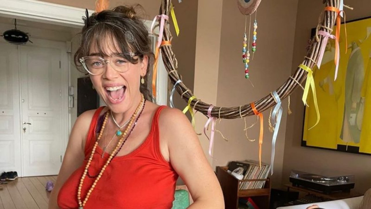 Yıllar Sonra Bir Araya Geldiler! Emre Karayel İle Demet Evgar Yeniden Aynı Sette! 1 Kadın 1 Erkek Haberi Sosyal Medyayı Salladı