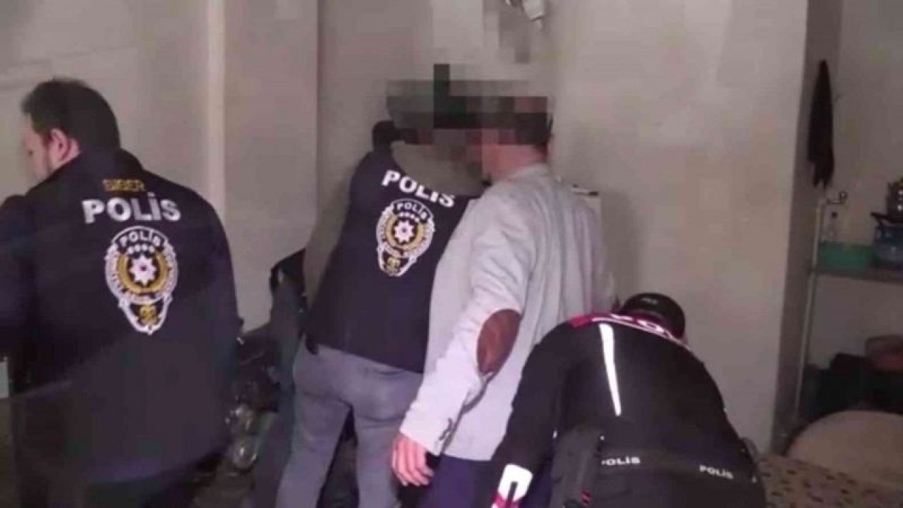Gaziantep’te 25 iş yerine "siber suç" operasyonu! Operasyonda 2 kişi gözaltına alınırken, çok sayıda dijital materyal ele geçirildi