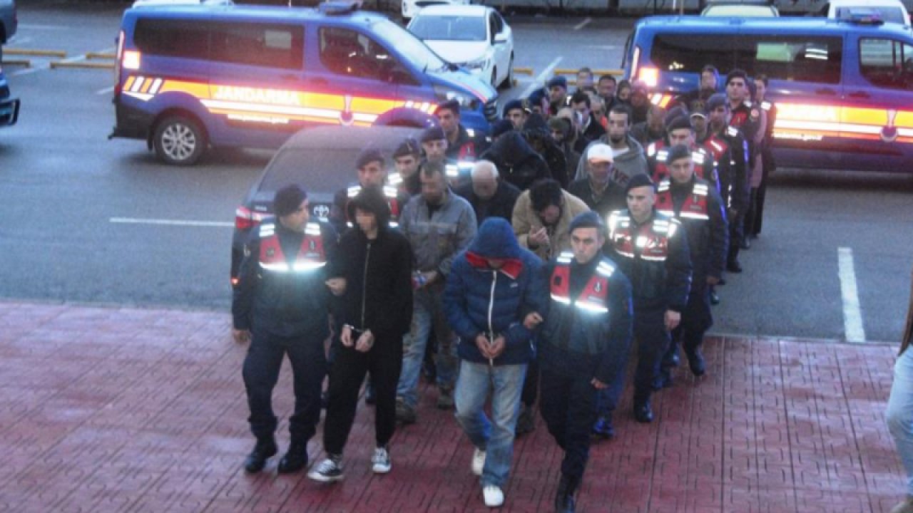 İnternet üzerinde sanal otel satışı yapan Gaziantep bağlantılı çete, jandarma ekiplerince yakalandı.  180 kişiyi 12 milyon 346 bin TL dolandırdılar