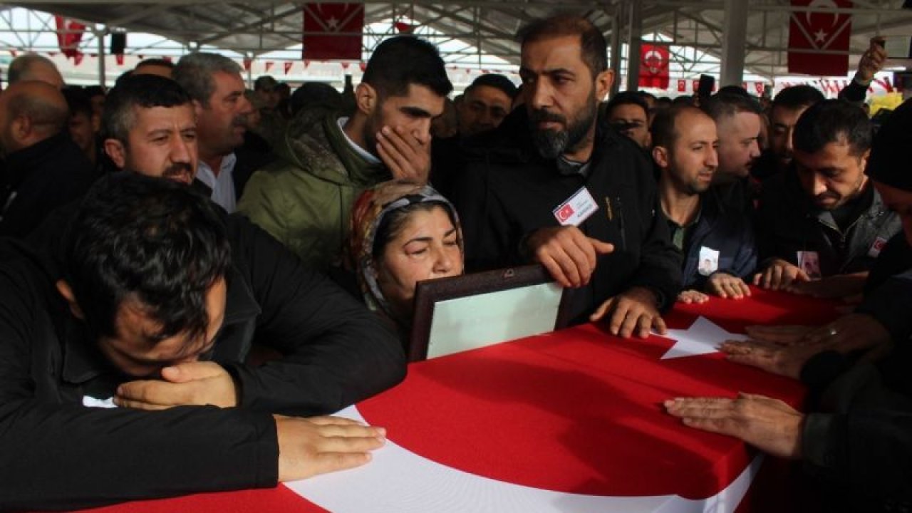 Gaziantep Şehit Piyade Uzman Çavuş Eyyüp Uğurlu'yu son yolculuğuna uğurladı