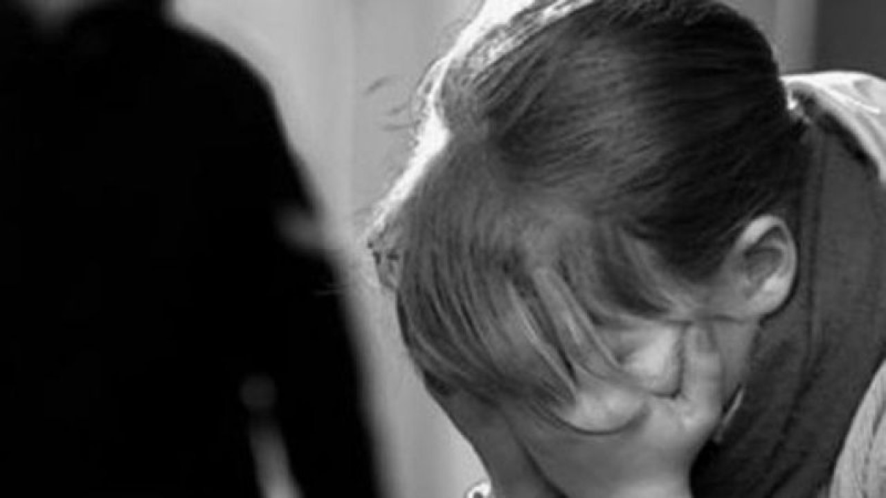 Üniversitede ŞOK OLAY! Profesör, öğrencisinin odası bastı! Tehdit etti: 'Benim olacaksın' diye ortalığı dağıttı... YETMEDİ İŞSİZ KALIRSIN' dedi