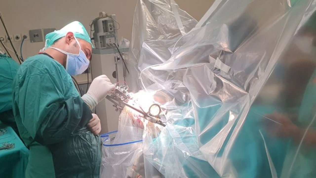 Dr. Sait Öztürk'ten Türkiye’de Bir İlk! Akıllı Beyin Pili Hayatımızda! Parkinson Hastalığına Akıllı Yöntem!
