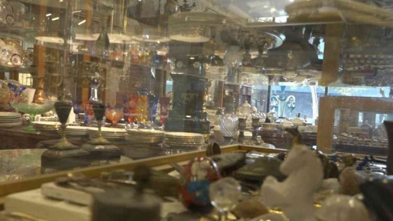 Gaziantep'ten Bir Garip Hayat Hikayesi! Gaziantepli emekli gazeteci Ali Atalar'ın Gazetecilikten antikacılığa ilerleyen serüveni