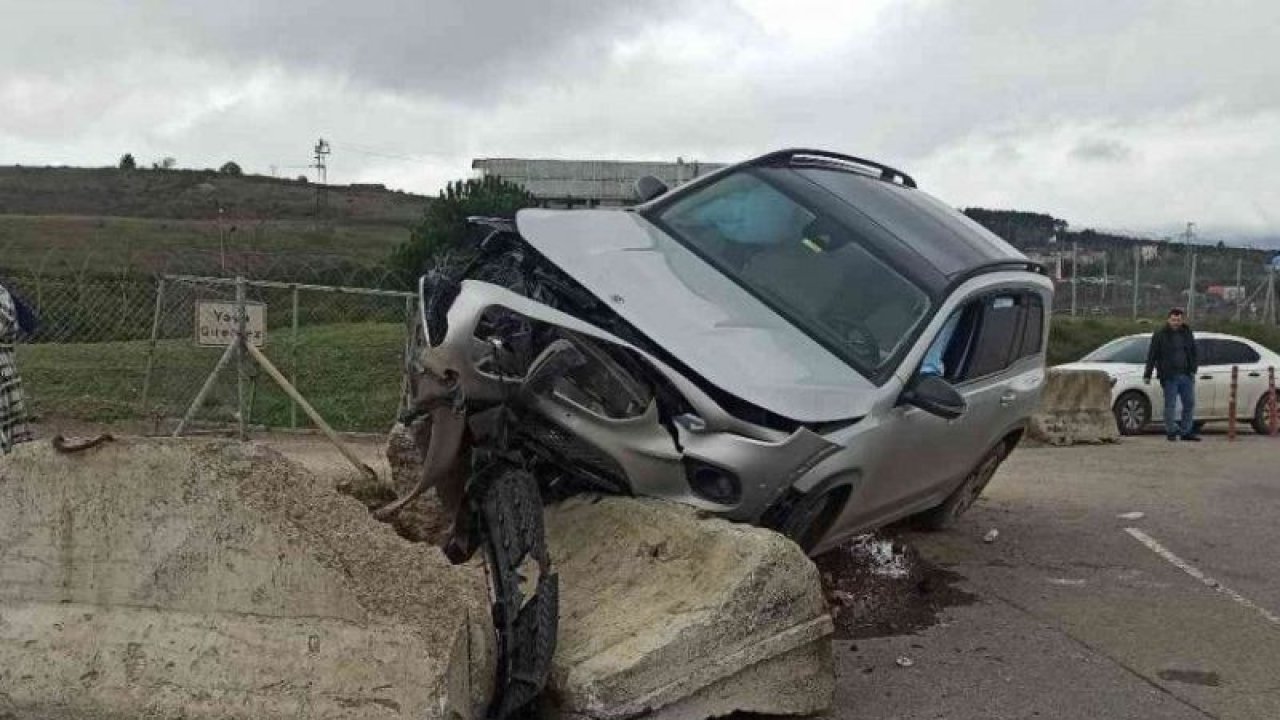 Aracın beton bariyerlere çarpma anı kamerada