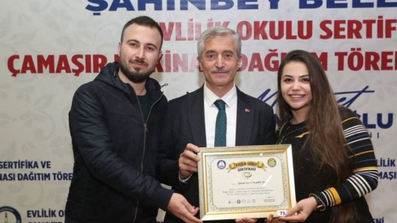 TÜRKİYE'DE İLK! Evlilik Sertifikası Nedir? EVLİLİK SERTİFİKASI NASIL ALINIR?  Evlilik okulunda 421 çift daha sertifikasını aldı