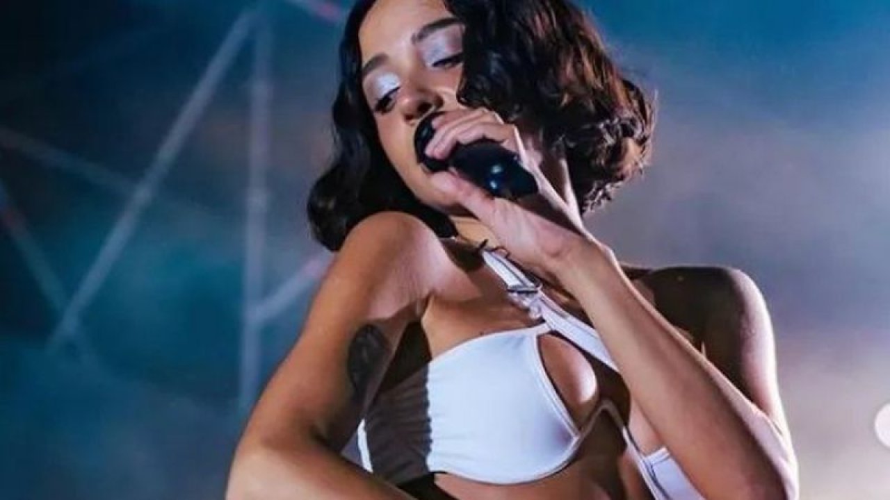 Merdivenden Düştü; Omurgasını Kırdı! Zeynep Bastık Sahnelere Ara Vermek Zorunda Kaldı! Zeynep Bastık’ın Sağlık Durumu Nasıl?