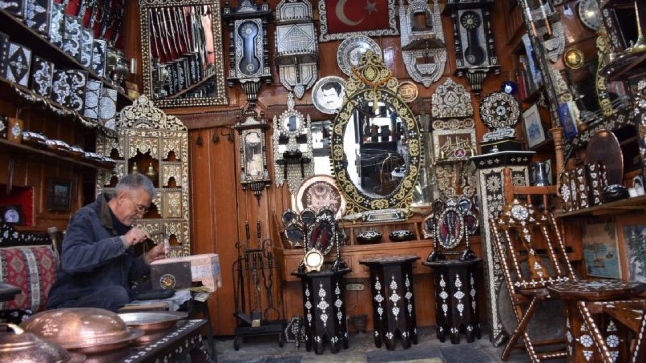 Gaziantep'te çırak olarak başladığı "SEDEFÇİLİK" mesleğini 44 yıldır sürdürüyor