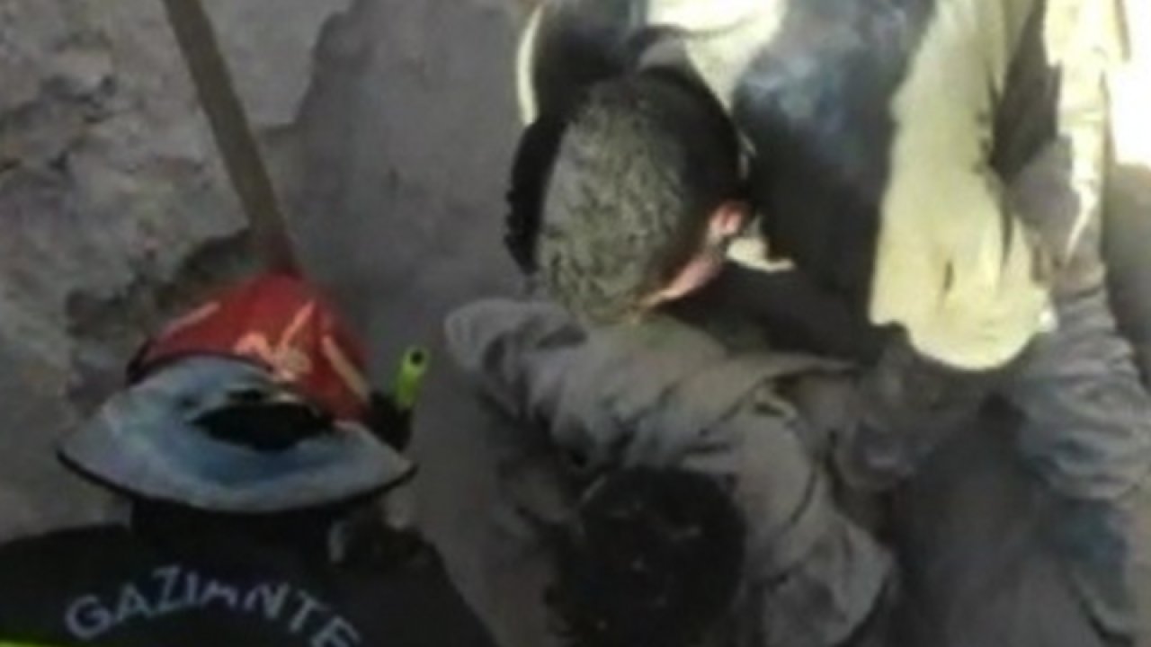 Gaziantep'te KUM SİLOSUNA DÜŞEN GENCİN YARDIM ÇIĞLIKLARI YÜREK YAKTI! Kum silosuna düşen genç, SON ANDA KURTARILDI! ... VİDEO HABER