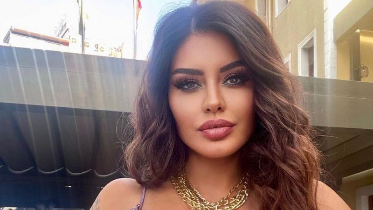Sosyal Medya Paylaşımları Alev Alev Yaktı; Mini Elbisesi Yürekleri Hoplattı! Ebru Polat, Bu Kez De Konserinde İddiasını Konuşturdu! Meğer…