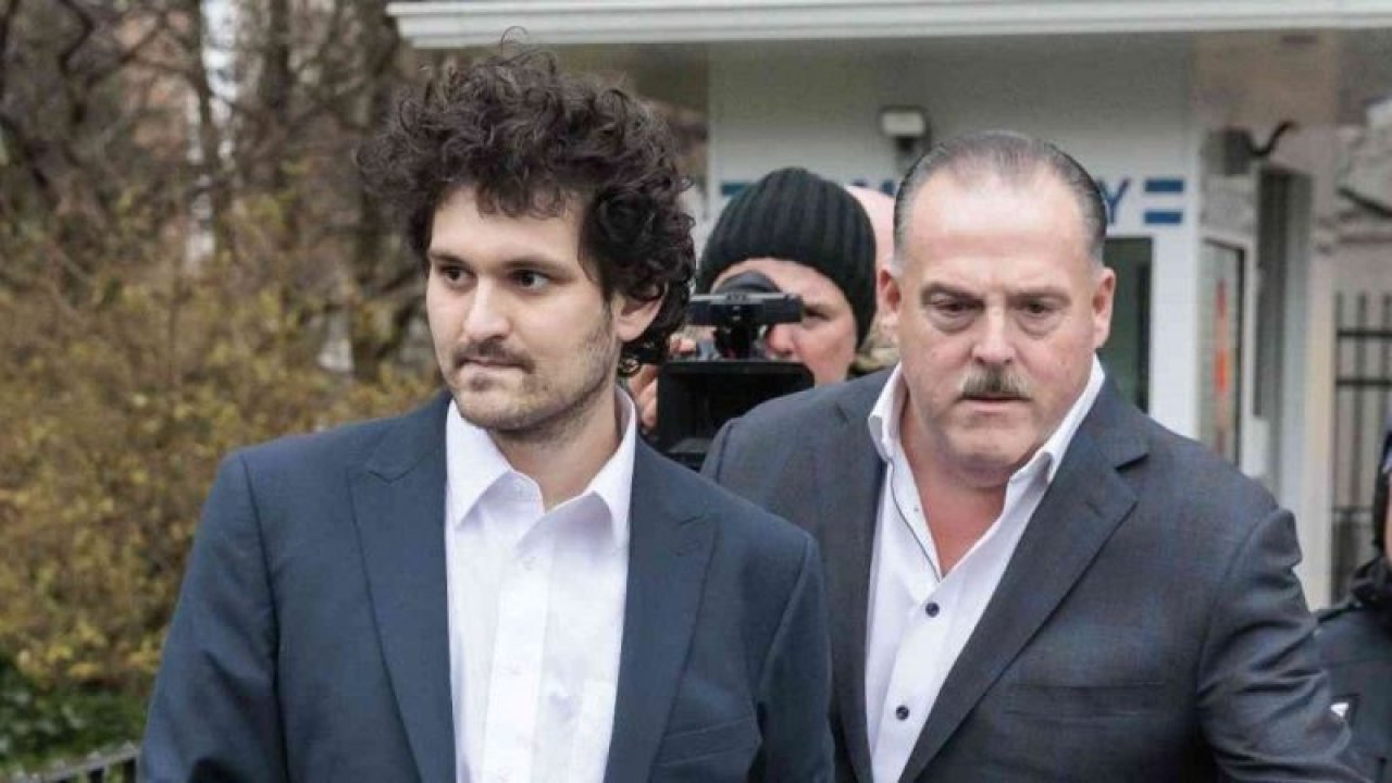 Türkiye Ve Dünya Bu Kripto para borsası  Adamı Konuşuyor...FTX’in kurucusu Bankman-Fried, 250 milyon dolarlık kefaletle serbest bırakılacak