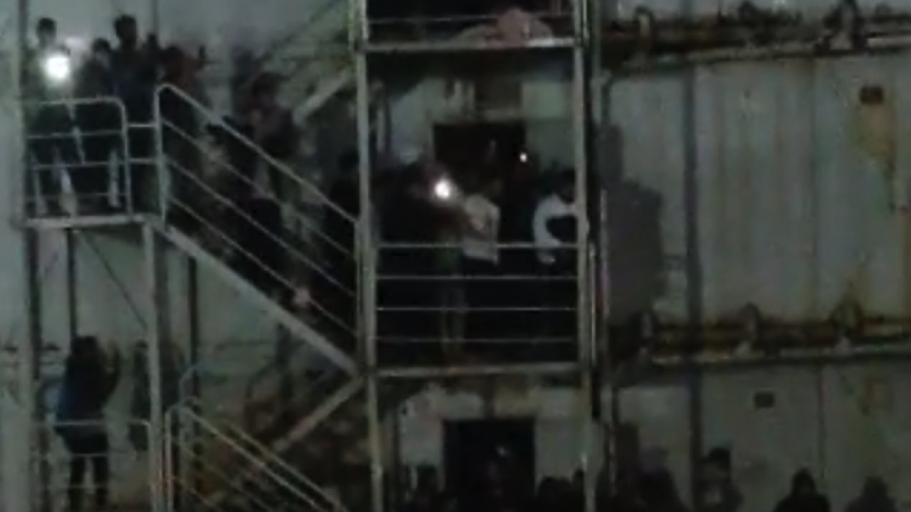 Gaziantep Şehir Hastanesi BU MANTIKLA BİTER Mİ! 10 Bin İşçi EYLEM YAPIYOR! Gaziantep Şehir Hastanesi'nde İŞÇİLERİN İSYANI BİTMİYOR... Video Haber