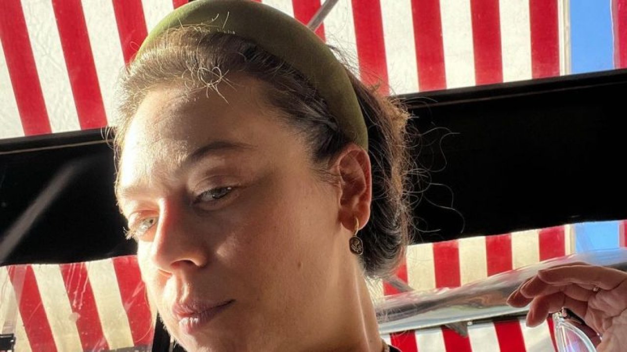 Gülse Birsel’in Filmi Galaya Çıktı, Ünlüler Akın Etti! Demet Evgar Galadan Konuştu: “Bütün Sokakları Kapatmışsın Da Yürüyormuşsun Gibi…”