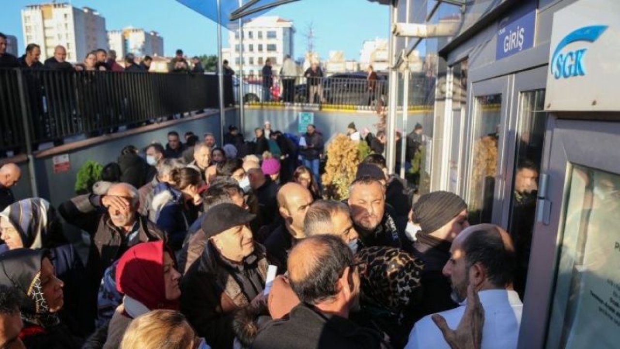 EYT ile Emekli Olan Kişiler Çalışmaya Devam Edecek mi? SGK Son Noktayı Koydu!