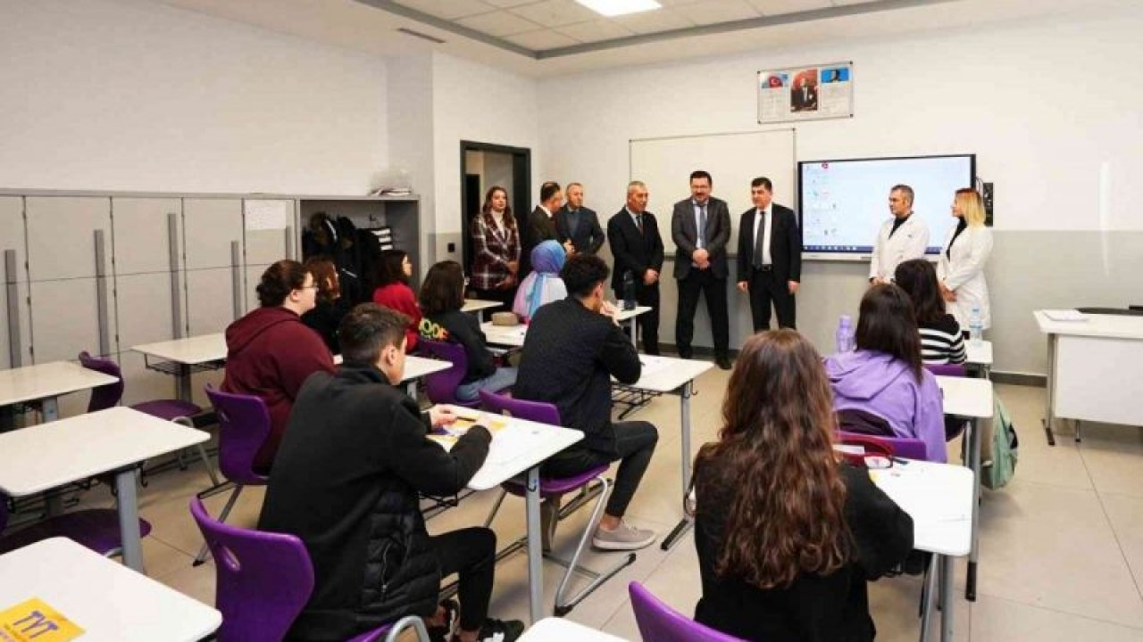 Şehitkamil'de lise öğrencilerine ücretsiz deneme sınavı yapıldı