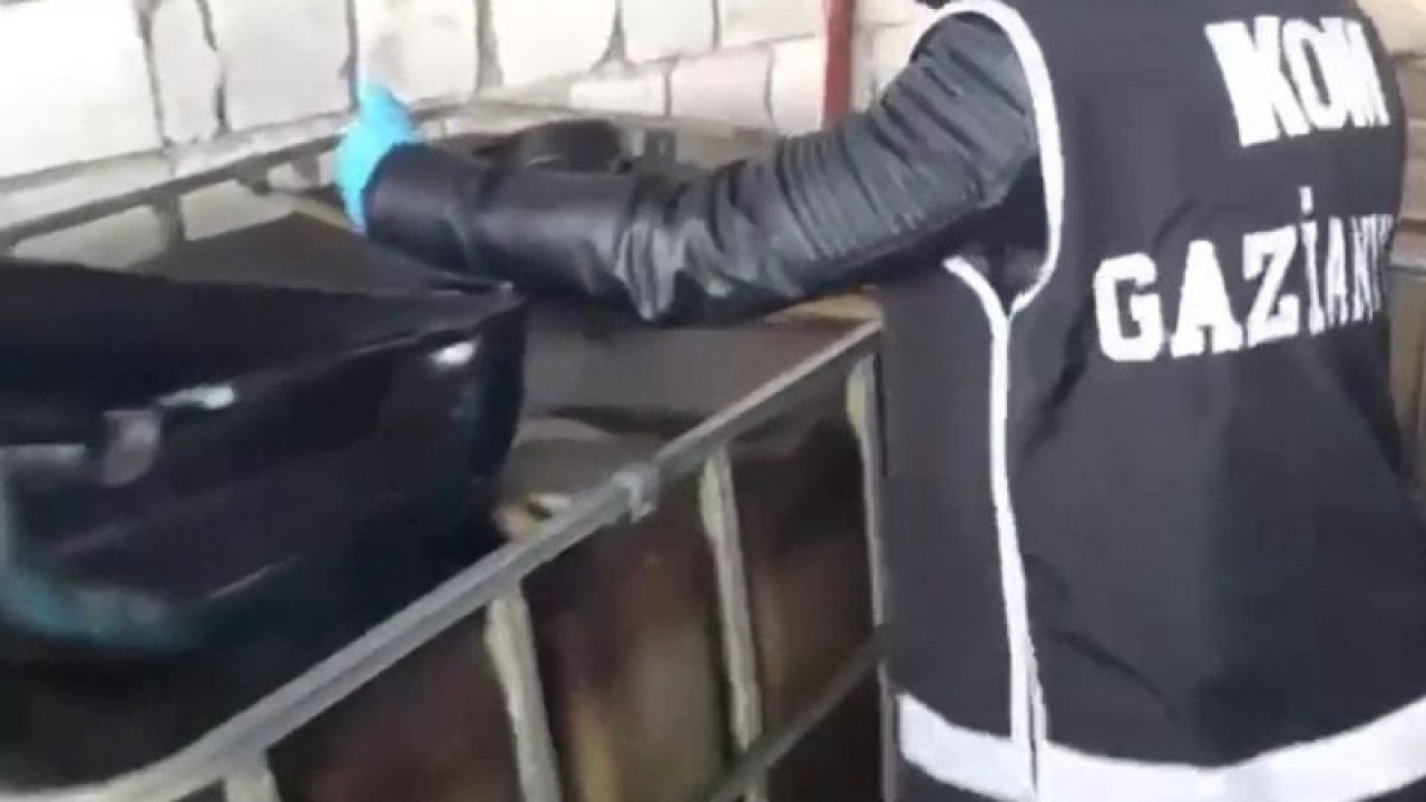 Gaziantep’te polis ekiplerinin bir depoya düzenlediği baskında 2 bin 400 litre kaçak akaryakıt ele geçirildi