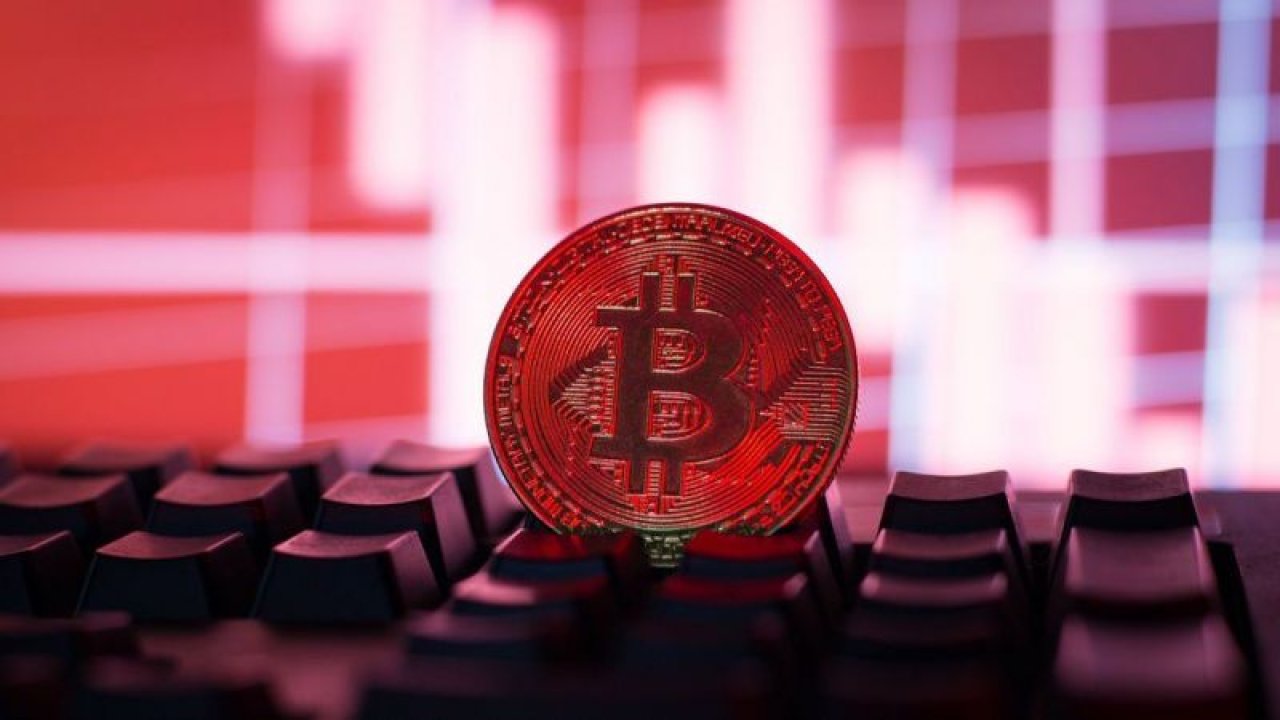 Bitcoin şaşırttı, yatırımcısını yanılttı! Değer kaybı 2022 yılında yüzde 60’a ulaştı! Yeni yıl için tahminlerse şimdiden başladı!