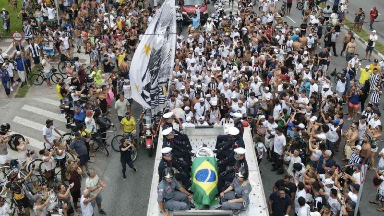 'PELE' Efsane 82 yaşında, son yolculuğuna uğurlandı