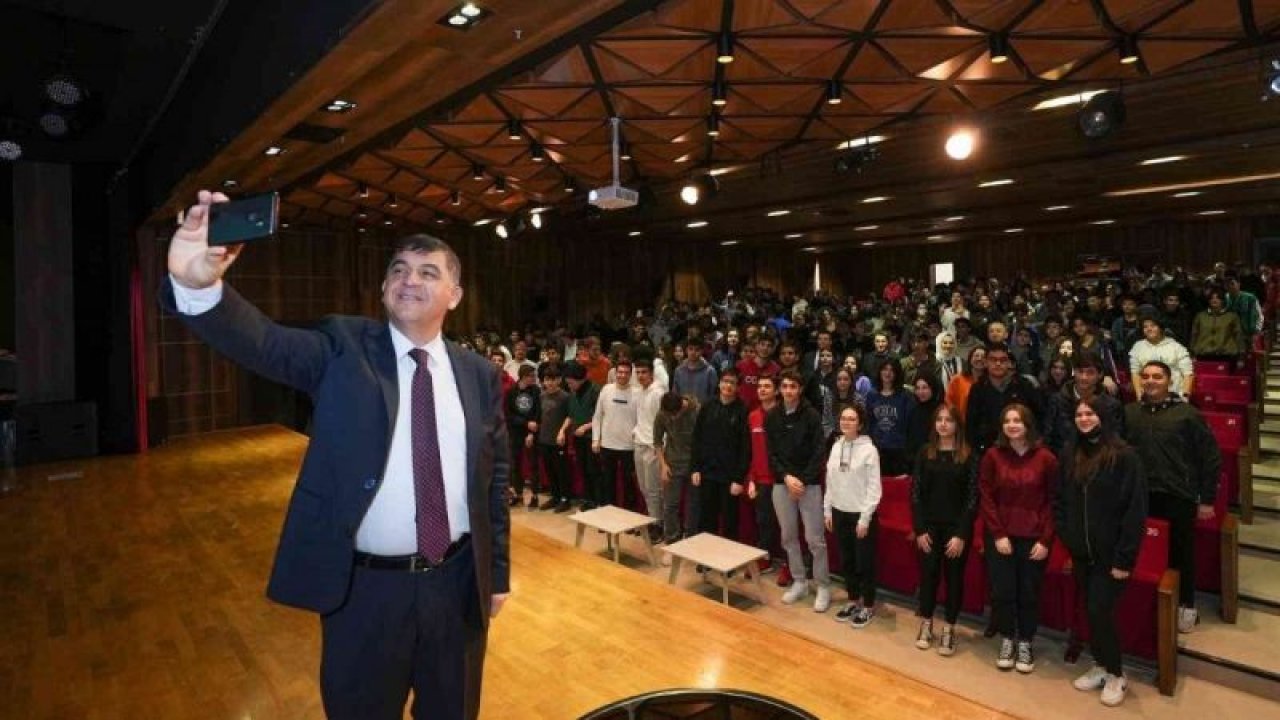 Başkan Fadıloğlu öğrencilerle kariyer günlerinde buluştu