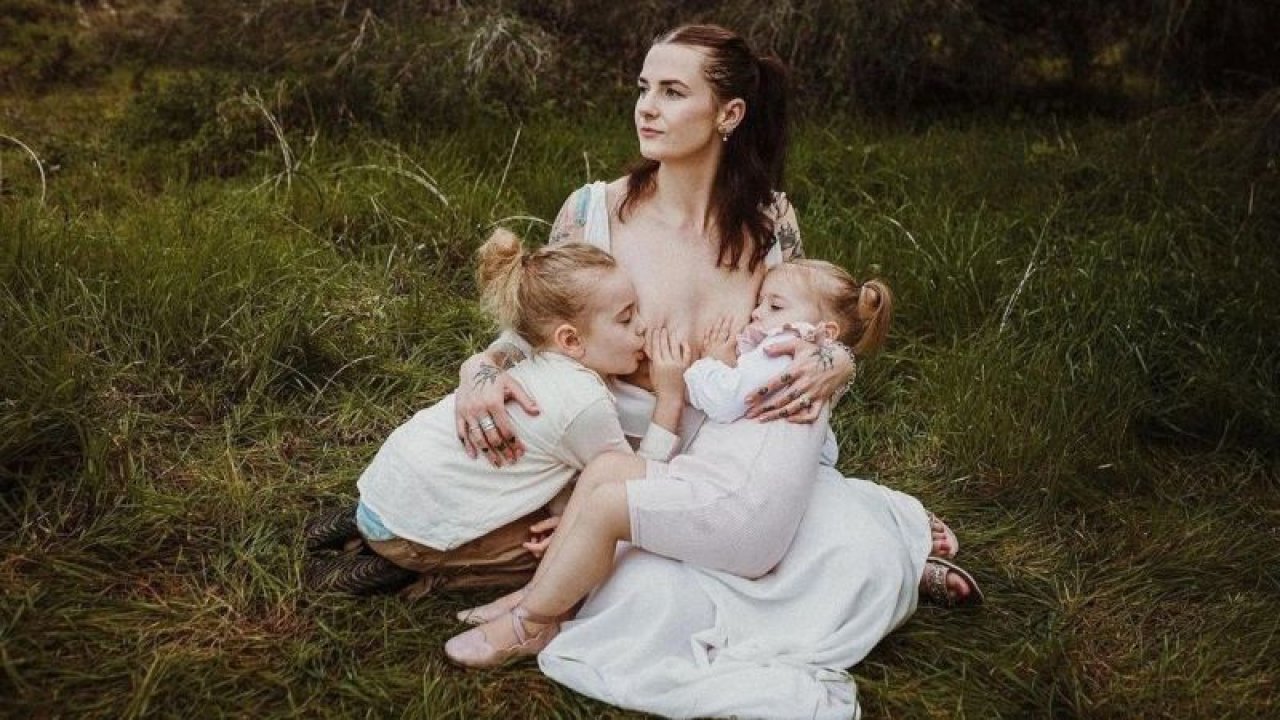 Genç anneye oğlunu emzirdiği için linç edildi! Büyük oğlunun yaşını duyanlar anneye istismar tepkisinde bulundu