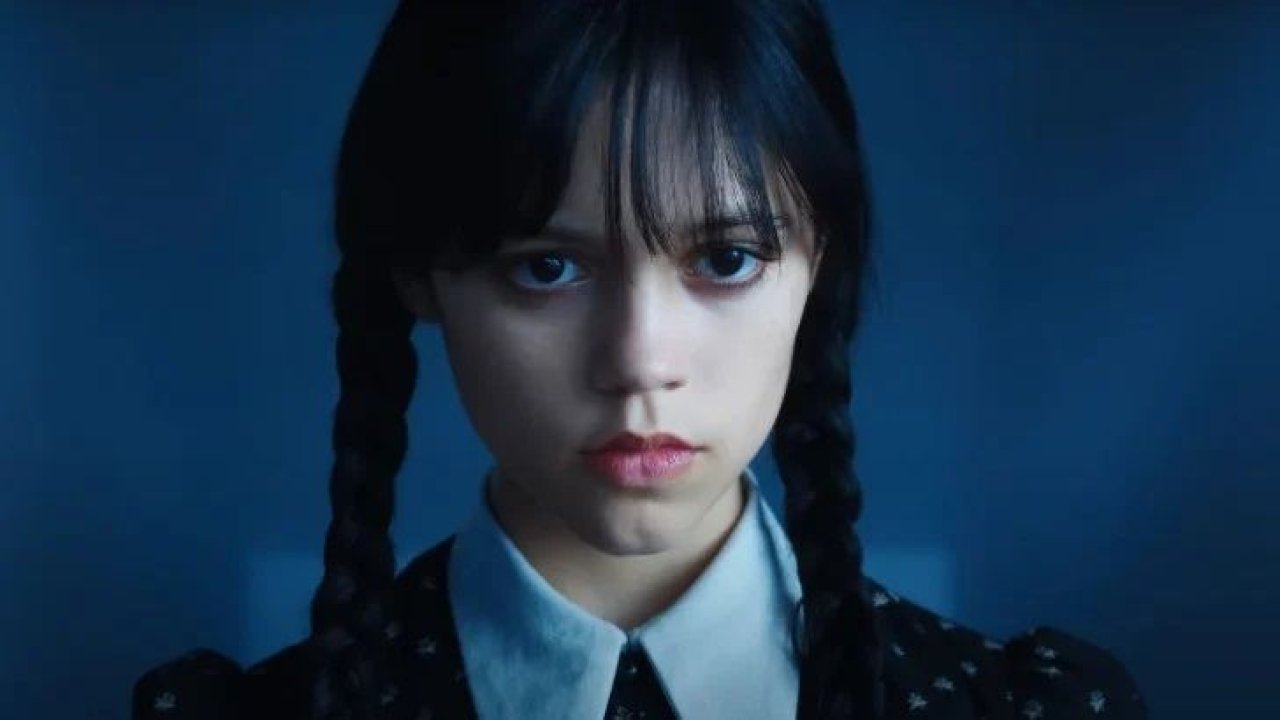 20 Yaşında Adını Tüm Dünya Duydu! Wednesday Dizisinin Başrolü Jenna Ortega, Golden Globes Ödülleri’nde Dekoltesini Konuşturdu!