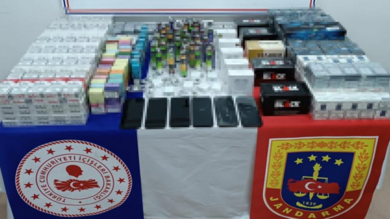 Gaziantep karayolunda gerçekleştirilen kaçakçılık operasyonunda 690 paket kaçak sigara ele geçirildi