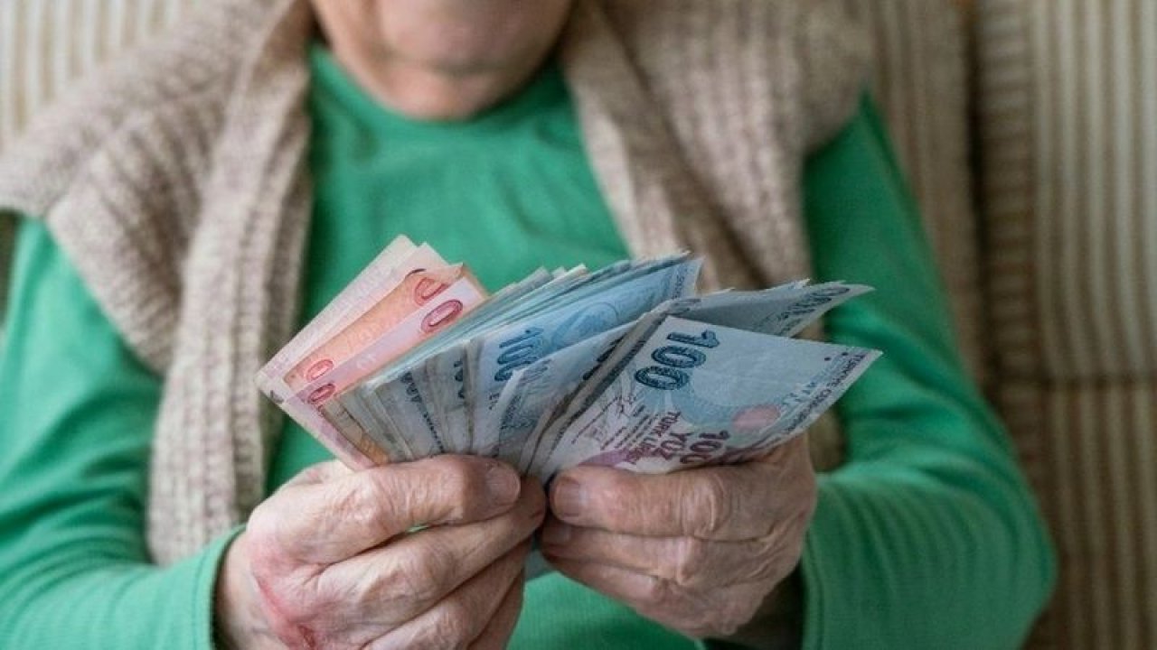 Cevap buldu: ne kadar emekli maaşı alırım? 4A, 4B veya 4C fark etmiyor! Bu robot herkesin emekli maaşını anında hesaplıyor!