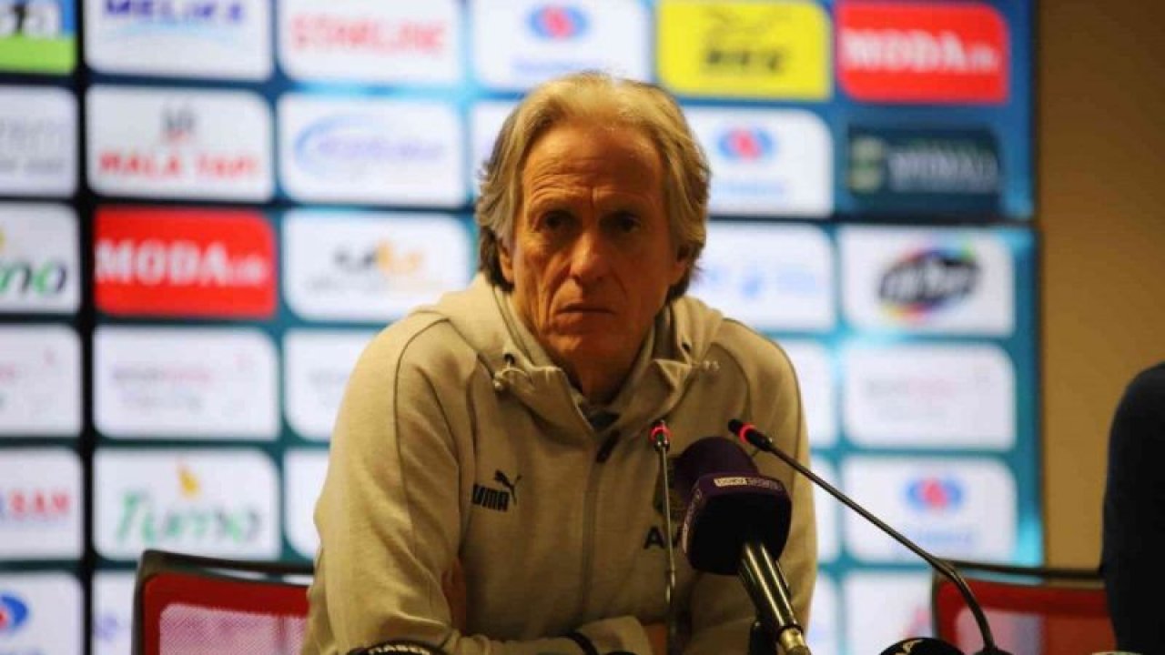 Gaziantep FK - Fenerbahçe  maçının ardından... Jorge Jesus: “Rakibimizin  eksik kalmasıyla; Bir Kişi Fazla Oynamanın mantığıyla... Arda daha rahat oynadı.” VİDEO HABER