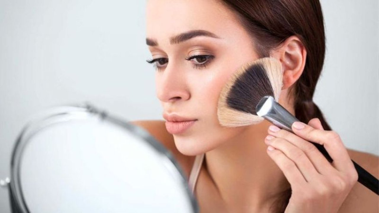 Makyaj Yaparken Dikkat Edilmesi Gereken Püf Noktaları Uzmanlar Açıkladı! Makyaj Gerçekten Doğru Yapılıyor Mu?