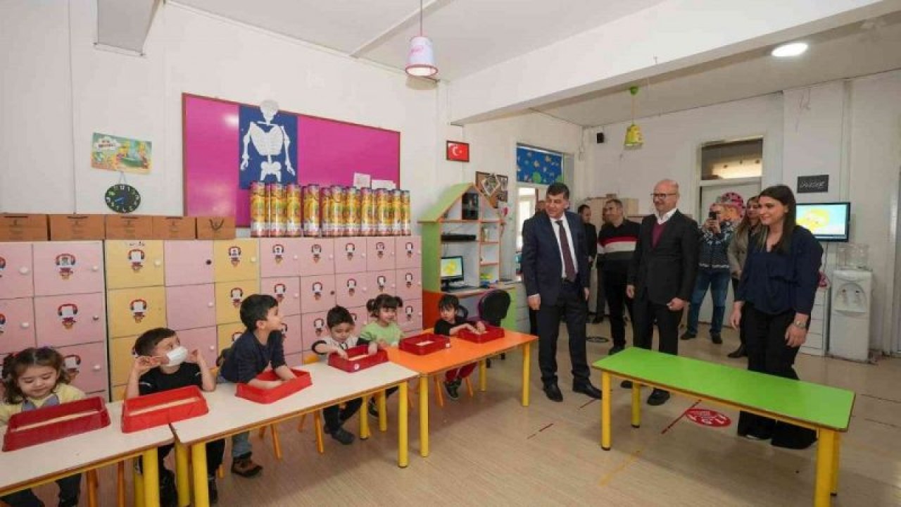 Şehitkamil'de minik öğrencilere satranç hediye edildi