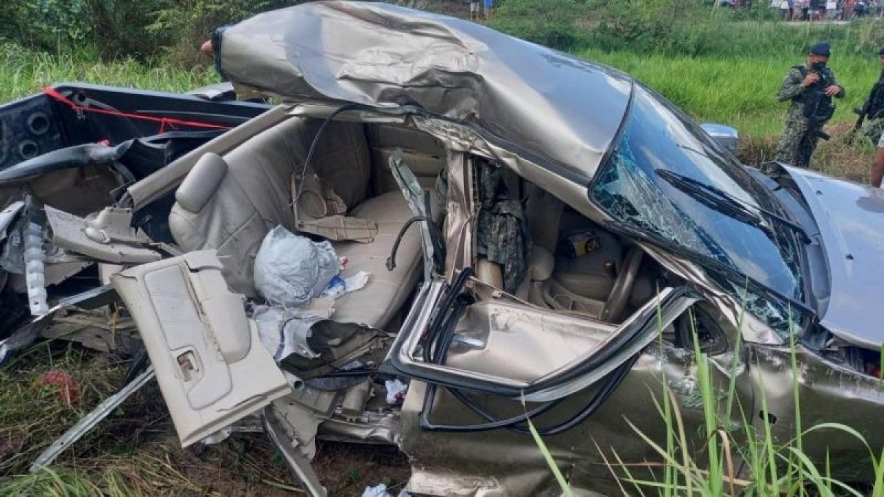 Tren hemzemin geçitteki aracı biçti: 1 ölü, 2 yaralı