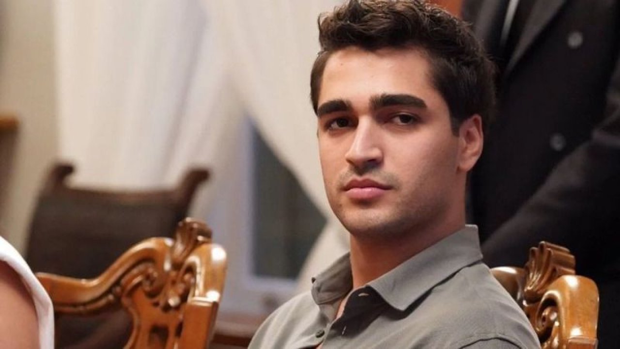 Kaşları günlerce konuşulmuştu! Yalı Çapkını’nın Ferit’i Mert Ramazan Demir, İbrahim Tatlıses ile resmen akraba çıktı! Yok böyle bir benzerlik
