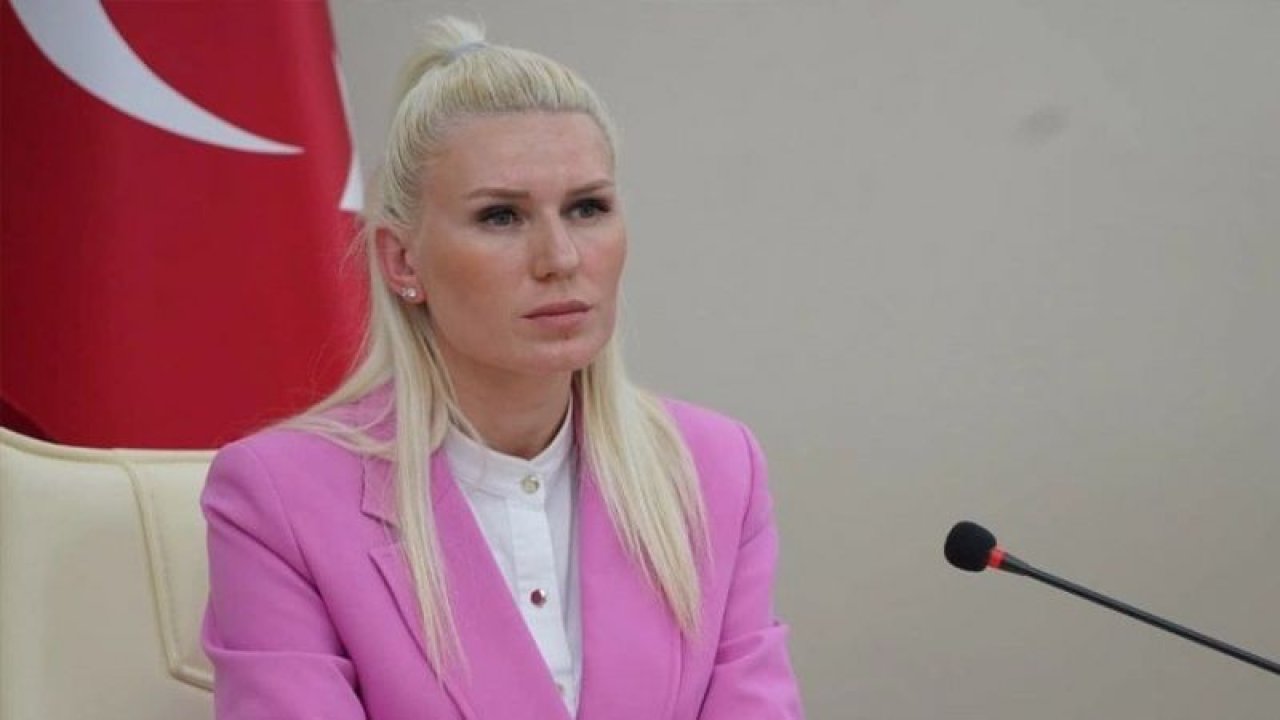 Ekrem İmamoğlu’nun hemen yanında duruyordu! Bilecik Belediyesi Başkan Vekili Melek Mızrak Subaşı, sosyal medyayı kendisine hayran bıraktı!