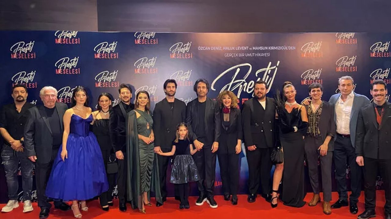 Davalık olmuş, gösterimi ertelenmişti! Prestij Meselesi filmi galaya çıktı; geceye Hande Sarıoğlu damga vurdu! “O dans ne öyle…”